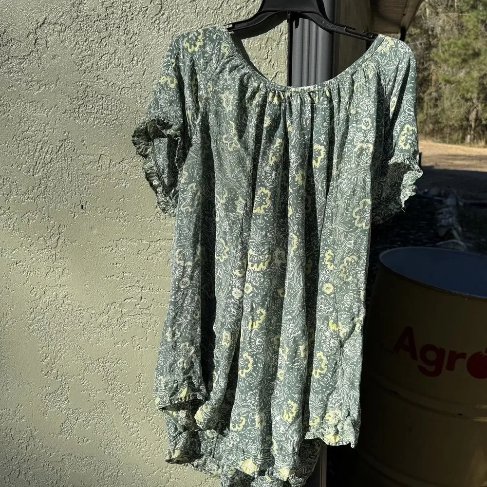 Natalie Martin Top Size M/L 24” P2P Green Very Short Sleeves w Ruffled Ends - Picture 8 of 9